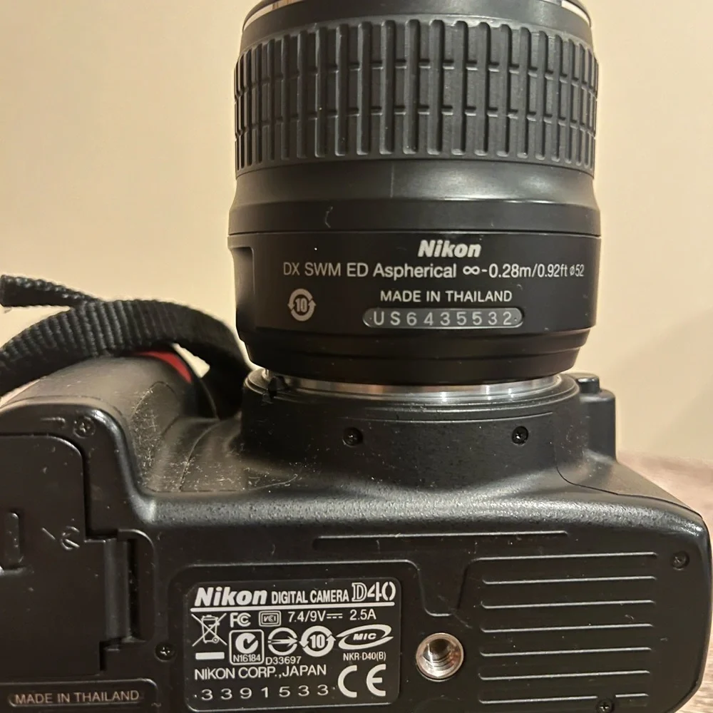 Nikon D40 6.1MP Digital SLR Camera Af-s DX Nikkor Ed 18-55mm